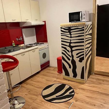 Adorable 1-Bedroom Guesthouse & Private Parking Place Velika Mlaka Екстериор снимка